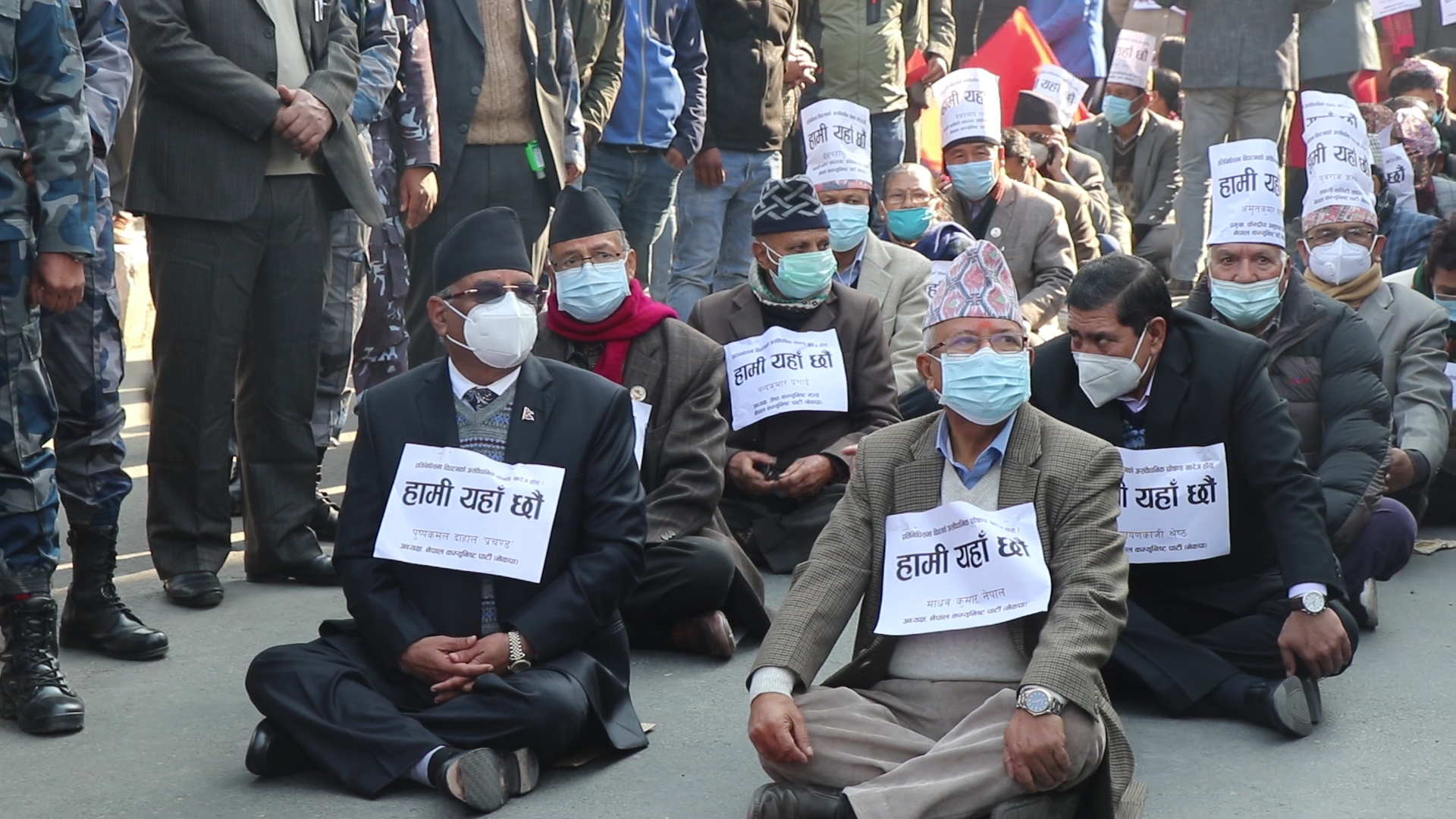 प्रचण्ड-नेपाल संसद विघटन विरुद्ध उत्रिए सडकमा (फोटो फिचर)