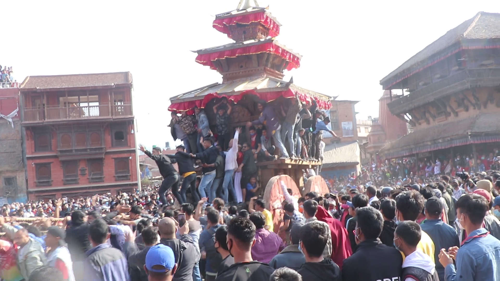 भक्तपुरमा बिस्केट जात्राको रौनक (तस्बिरमा)