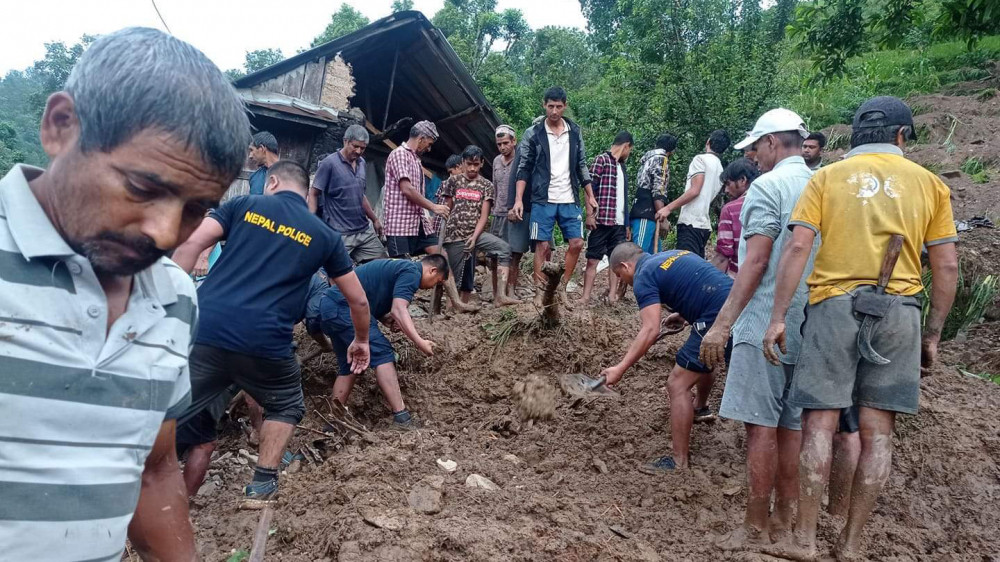 गोरखामा पहिरोले पुरिएर दुई जनाको मृत्यु