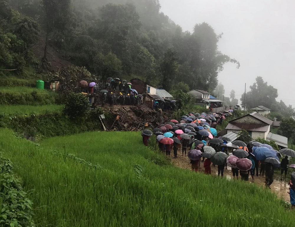 पर्वतमा पहिरो ६ को मृत्यु, २ जना बेपत्ता