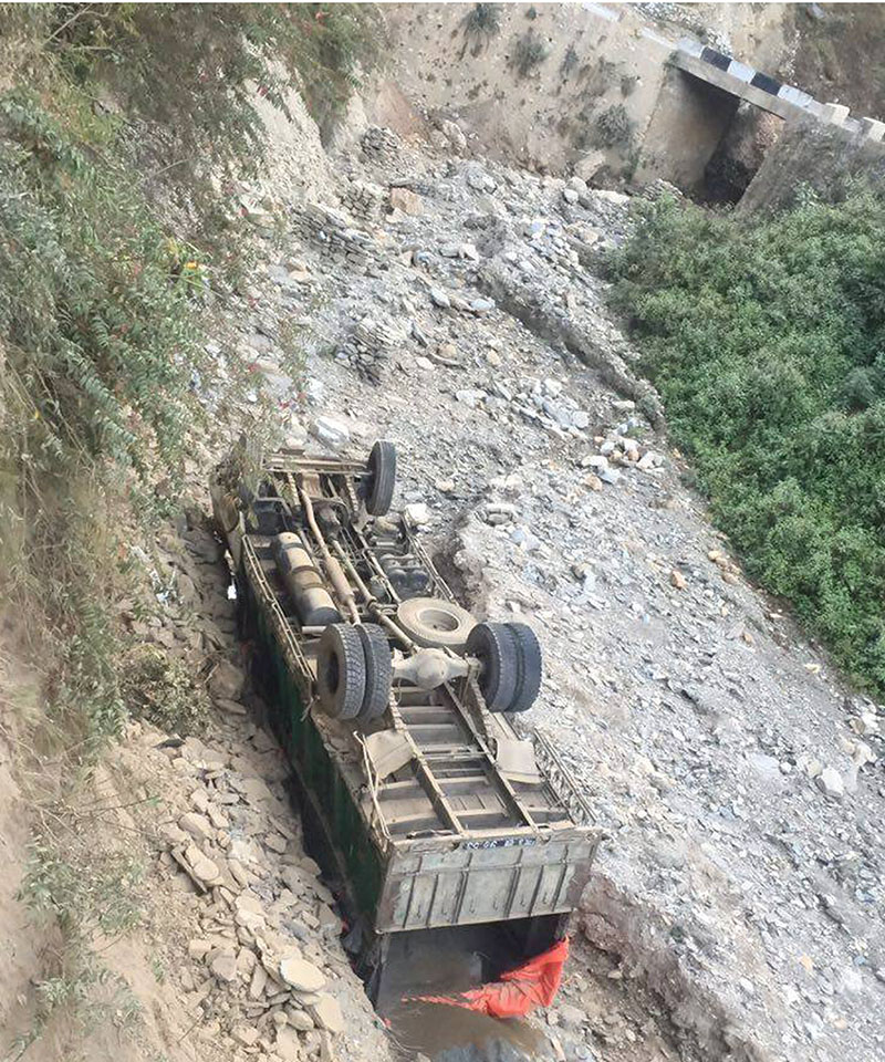 गोरखामा ट्रक दुर्घटना एकको मृत्यु दुईजना घाइते