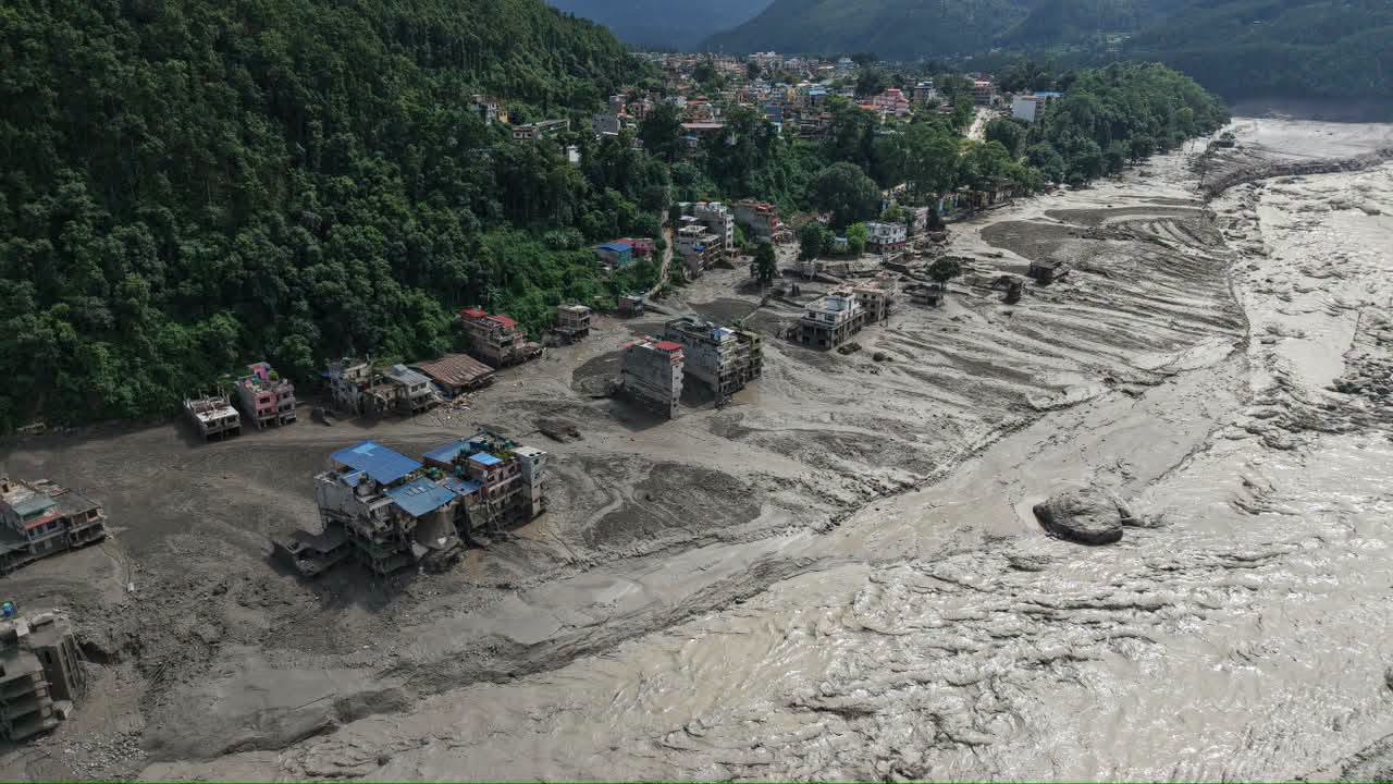 भोटेकोशी बाढीको कहर : मृतकको संख्या १५७ पुग्यो, सयौँ अझै बेपत्ता
