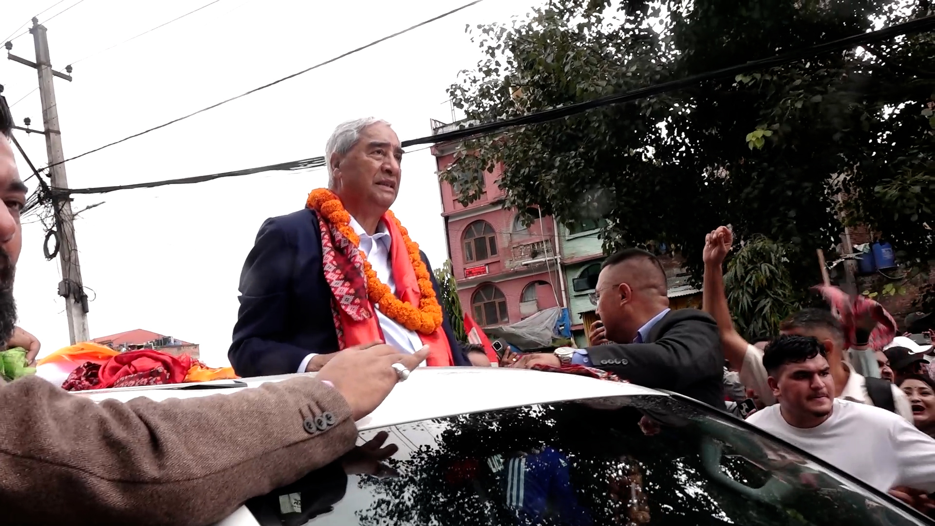 शेरबहादुर देउबा फर्किए, विमानस्थलमा भव्य स्वागत